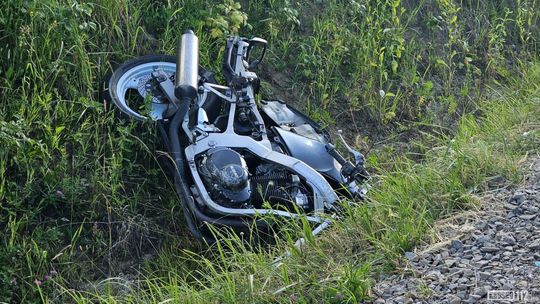 Zderzenie motocyklisty z pieszym pomiędzy Faliszówką a Leśniówką
