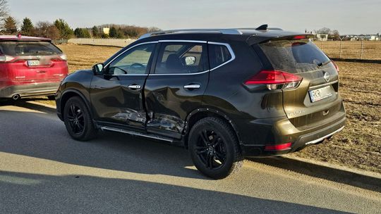 Zderzenie Nissana z Fordem na Zręcińskiej