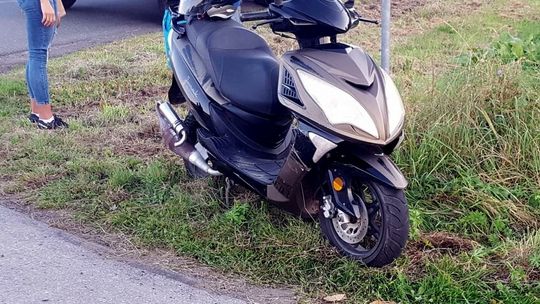 Zderzenie osobówki i skutera. Jedna osoba ranna