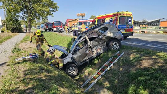 Zderzenie osobówki z ciężarówką na DK28 w Miejscu Piastowym