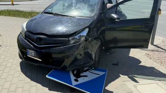 Zderzenie osobówki z ciężarowym na skrzyżowaniu Podkarpackiej z Tysiąclecia