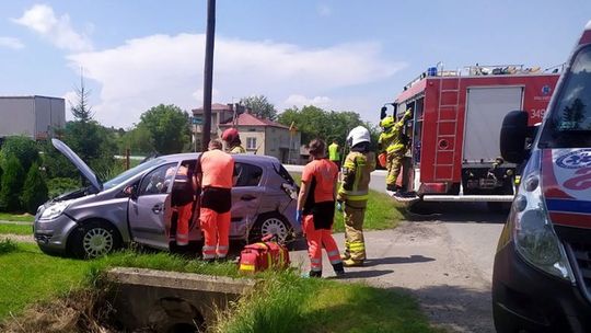 ? Zderzenie osobówki z zestawem pojazdów w Rogach!