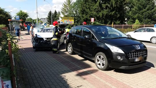 Zderzenie peugeota i citroena. Ogromne korki w okolicy ulicy Lwowskiej