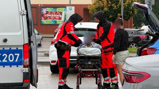Zderzenie peugeota z motorowerem.17-latek trafił do szpitala
