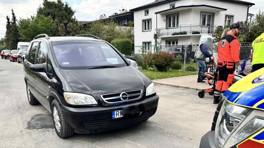 Zderzenie rowerzysty z samochodem osobowym na Szklarskiej