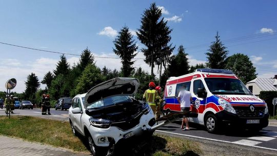 ? Zderzenie samochodów na skrzyżowaniu w Pustynach. DK19 zablokowana