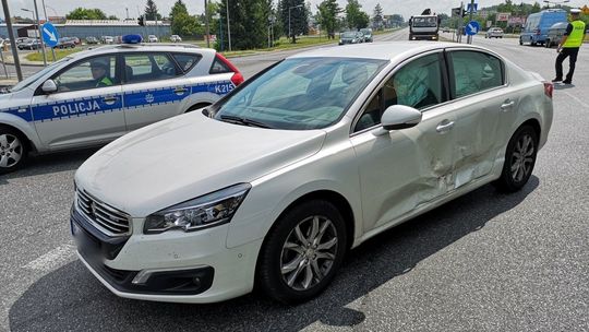 Zderzenie samochodów na skrzyżowaniu z DK28