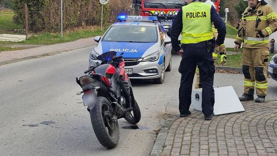 Zderzenie samochodu z motorowerem w Jedliczu