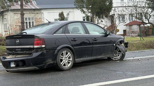 Zderzenie trzech pojazdów przy fotoradarze w Potoku