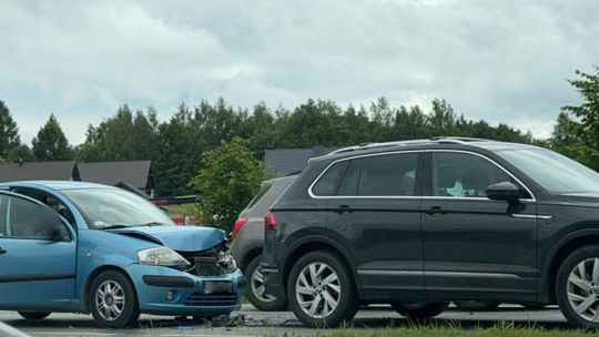 Zderzenie trzech samochodów na DK28 w Krośnie