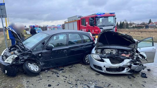 Zderzenie trzech samochodów na Lotników