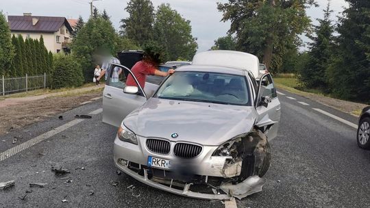 ? Zderzenie trzech samochodów na ul. Bema w Krośnie [AKTUALIZACJA]