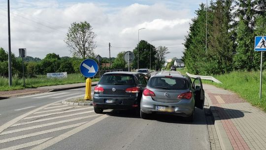 Zderzenie volkswagena i opla na Korczyńskiej. Winny 40-latek