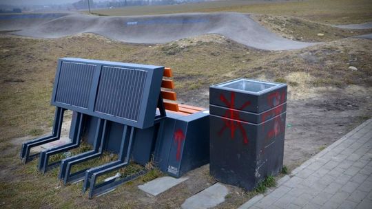 Zdewastowano pumptrack w Miejscu Piastowym! Za wskazanie sprawców nagroda!