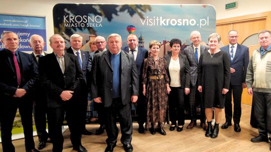 Złote odznaki dla zasłużonych pracowników Krośnieńskiego Holdingu Komunalnego Złote odznaki dla zasłużonych pracowników Krośnieńskiego Holdingu Komunalnego