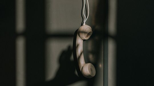 Zmniejsza się dostęp do informacji o telefonie zaufania dla dzieci i młodzieży
