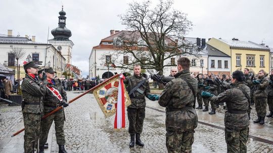 Żołnierze złożyli ślubowanie na rynku w Krośnie