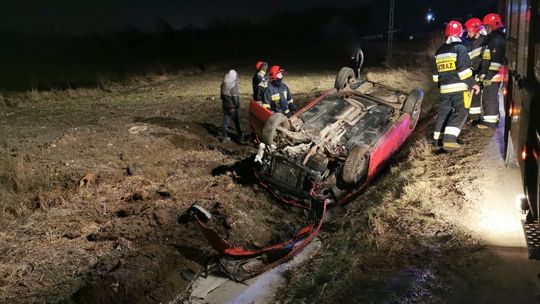 ZRĘCIN: Kolejne dachowanie na łuku drogi na Bieszczadzkiej