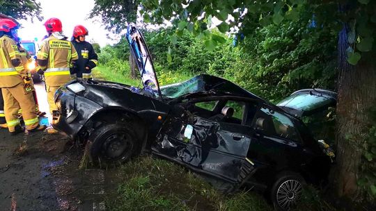 ZRĘCIN: Stracił panowanie nad audi i wjechał w drzewo