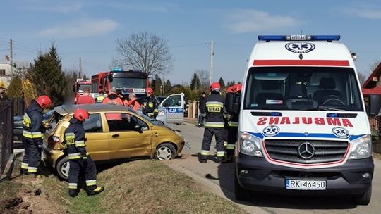 ZRĘCIN: Wypadek samochodowy na ulicy Żegleckiej. Kierująca była pijana.