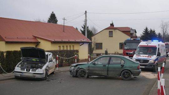 ZRĘCIN: Zderzenie dwóch samochodów na skrzyżowaniu