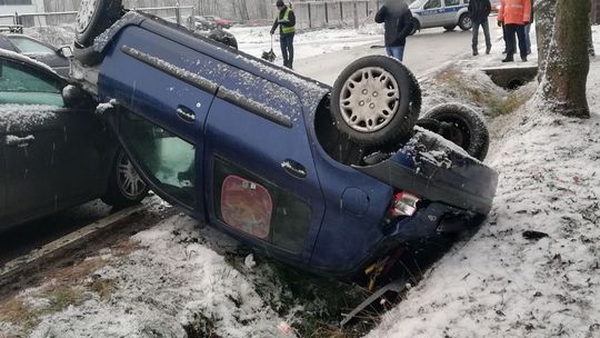 ZRĘCIN: Zderzenie trzech samochodów na Karpackiej