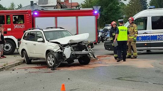 Zręcin. Zderzenie volkswagena i subaru na rondzie [AKTUALIZACJA]