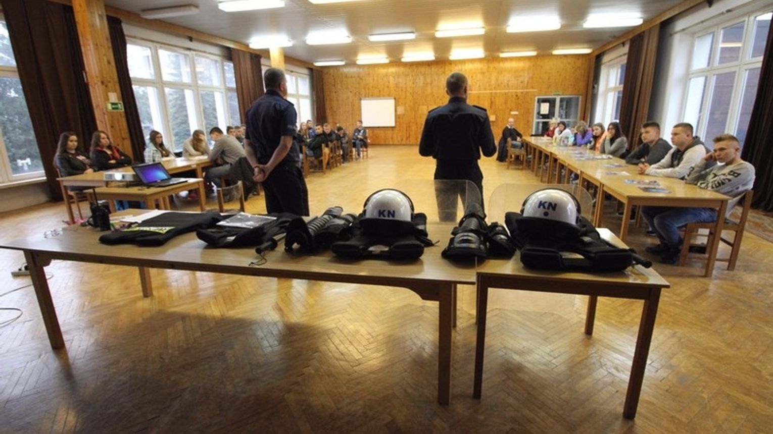 Młodzież odwiedziła Komendę Miejską Policji w Krośnie