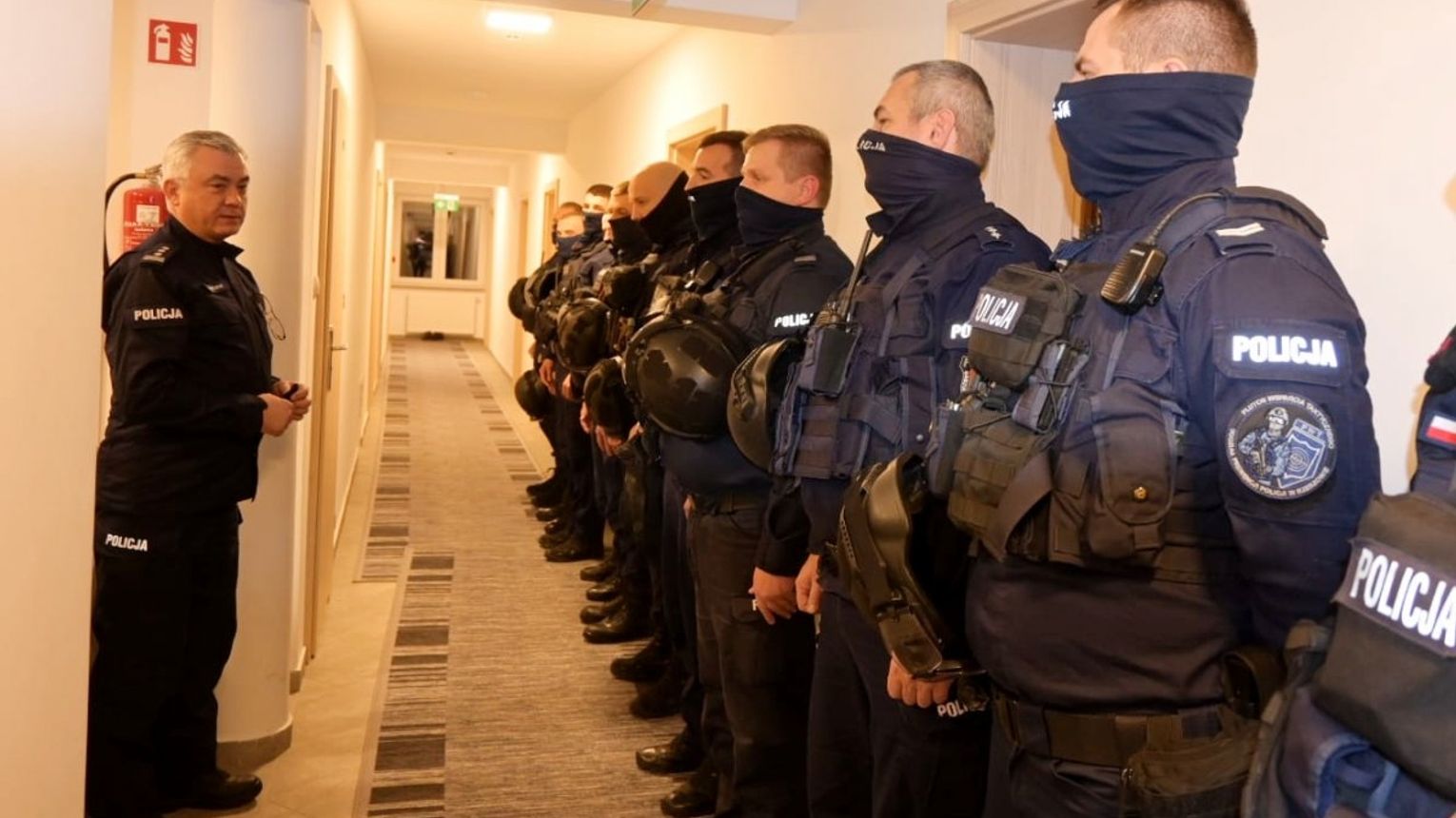 Podkarpaccy policjanci pełnią służbę na granicy. Z Krosna oddelegowano ...