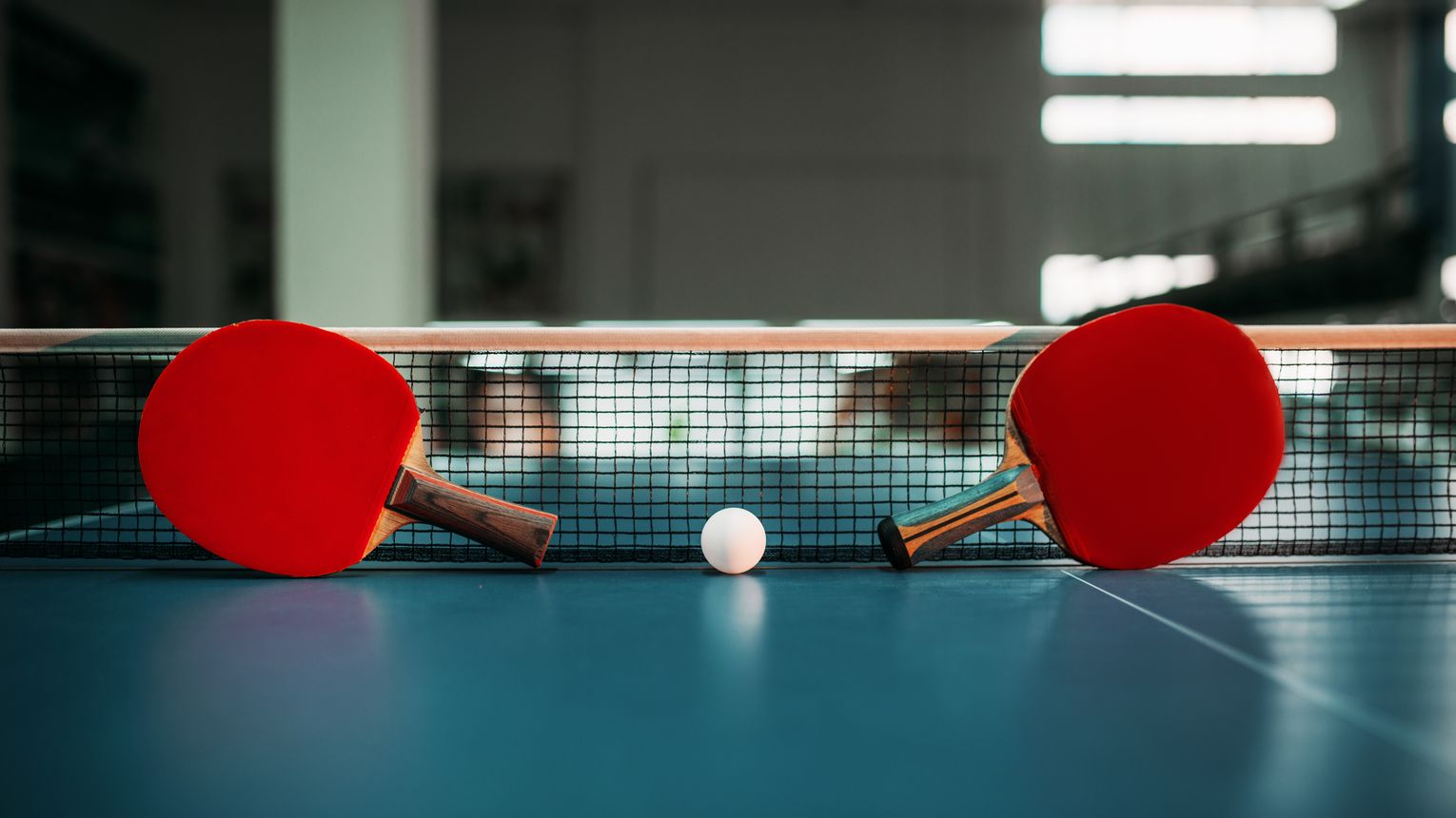 tenis-sto-owy-czym-charakteryzuje-si-ta-gra