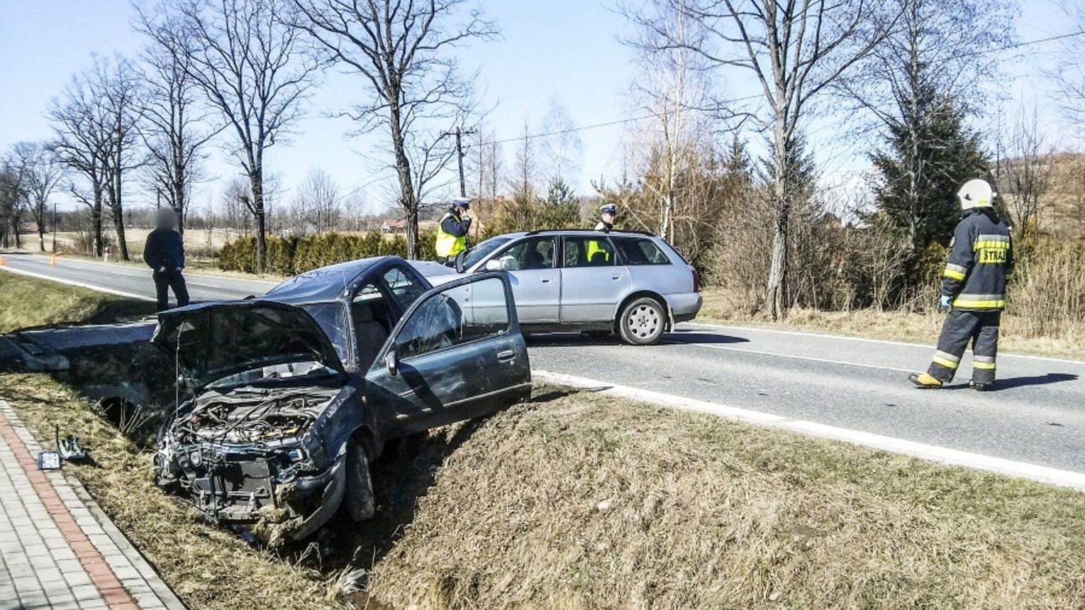 Teodorówka Trzy osoby poszkodowane w wyniku wypadku