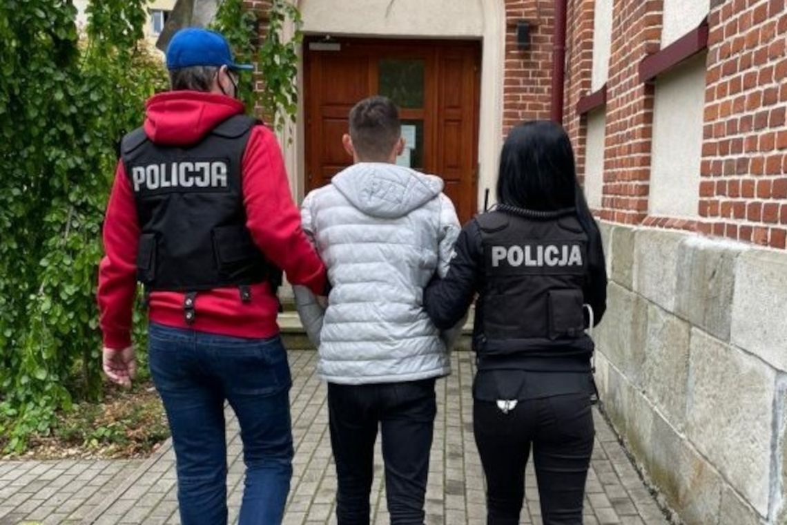 19-latek uwodził mężczyzn. Po zdobyciu kompromitujących zdjęć, szantażował ich