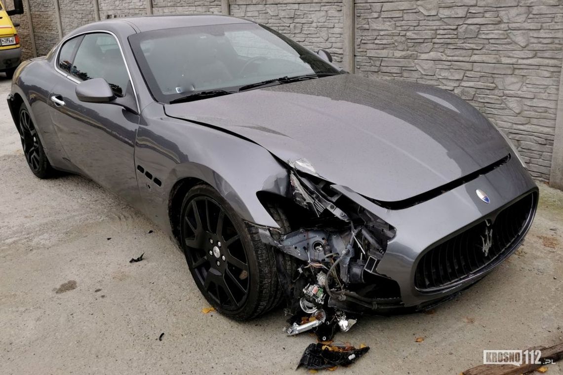 20-latek Volkswagenem wjechał w Maserati