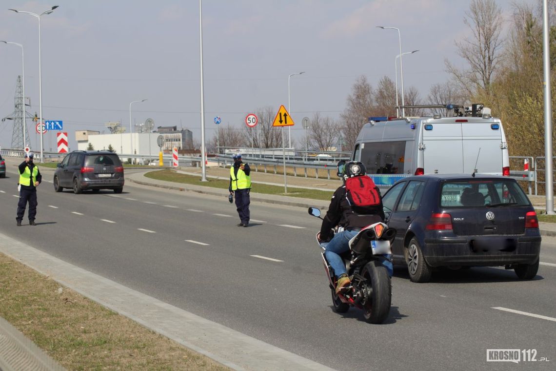 20-letni motocyklista był poszukiwany. Wpadł podczas kontroli drogowej