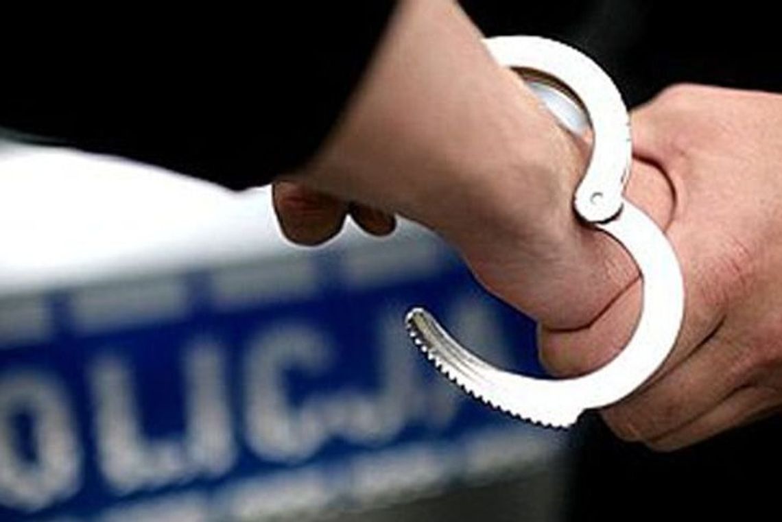 21-latek ukradł samochód w Foluszu. Policjanci odnaleźli go we Frysztaku