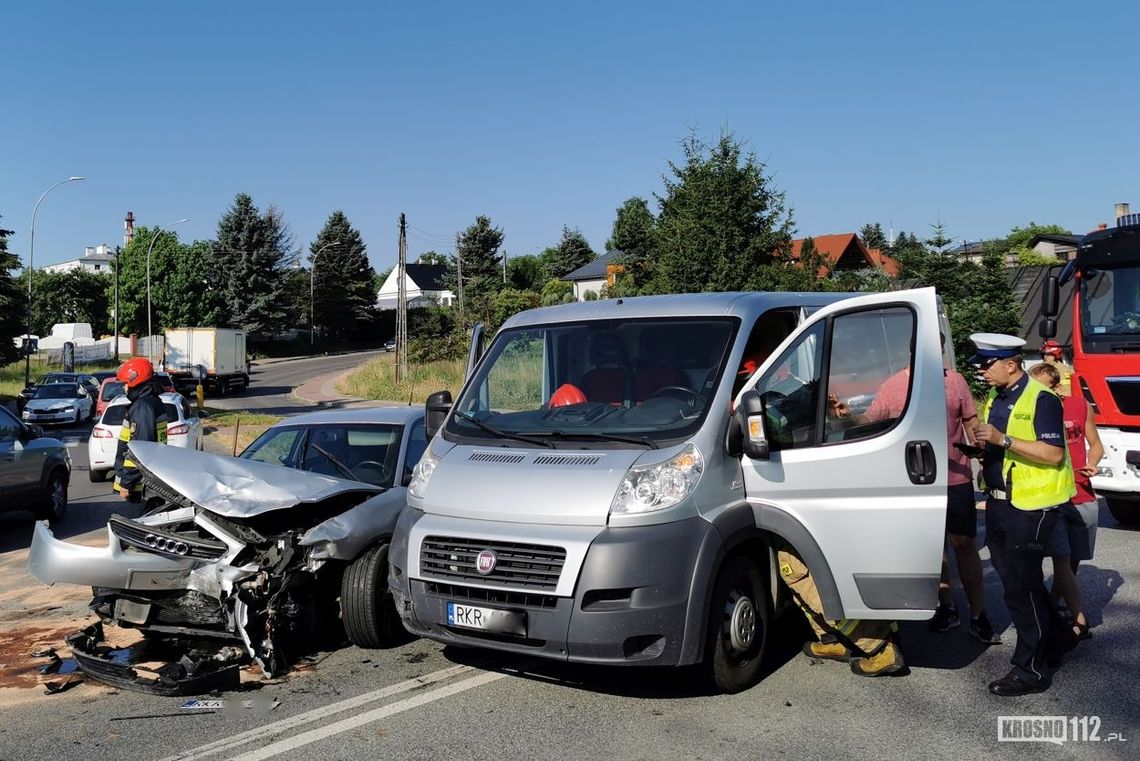 32-latek kierujący audi nie udzielił pierwszeństwa przejazdu kierowcy fiata