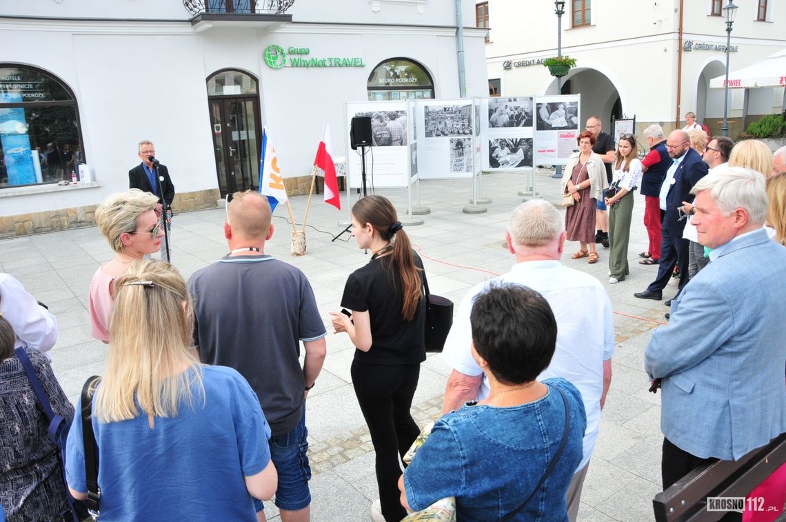 35. rocznica wyborów. Wystawa na krośnieńskim rynku