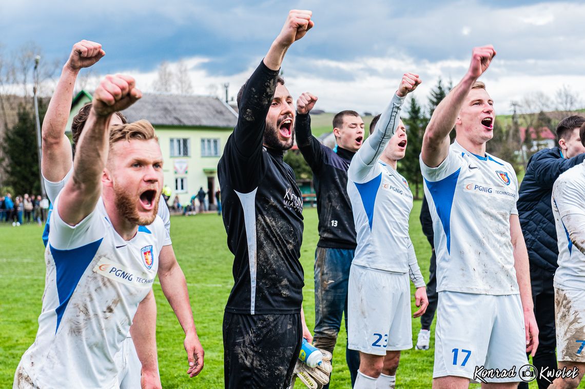 4 liga. Drużyna Karpat Krosno umocniła pozycję lidera