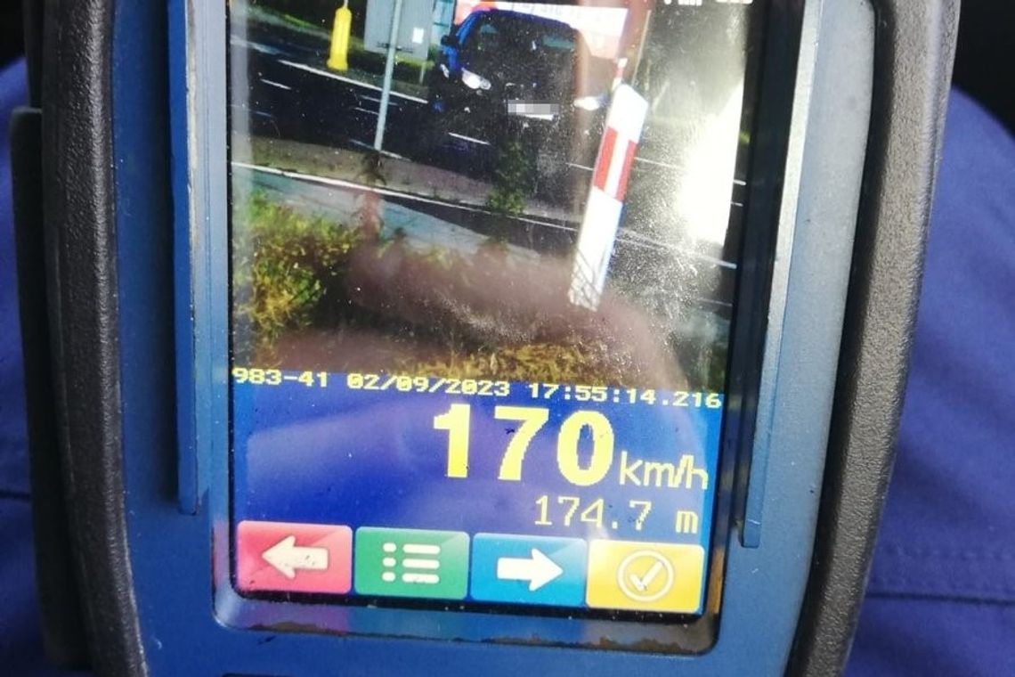 40 punktów karnych i 5 tysięcy złotych mandatu dla kierowcy BMW