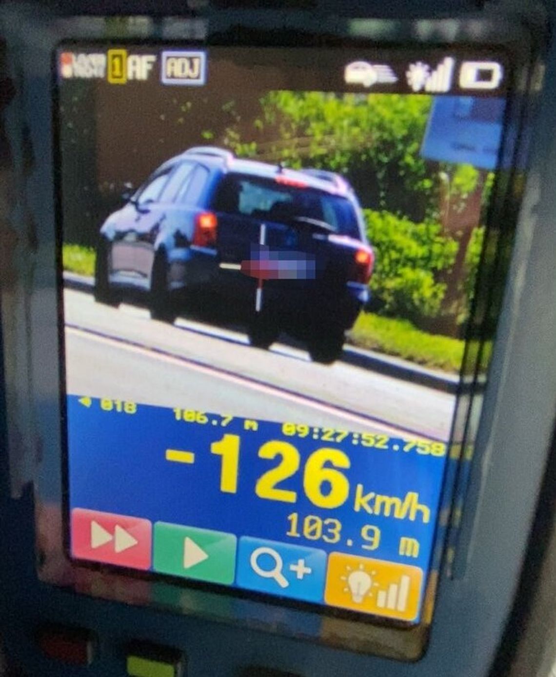 42-latek pędził 126 km/h i ignorował policyjne sygnały. Sprawa trafi do sądu