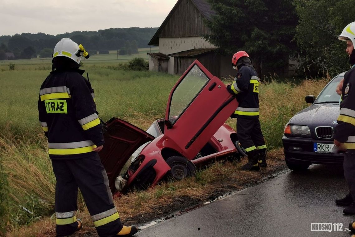 5-letni chłopczyk przewieziony do szpitala po tym jak seicento zakończyło jazdę w rowie