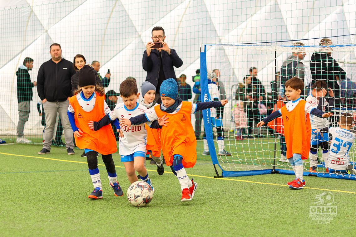 57 drużyn i ponad 300 dzieci zagrało w pierwszym festiwalu VI edycji "ORLEN Beniaminek Soccer Schools Liga"
