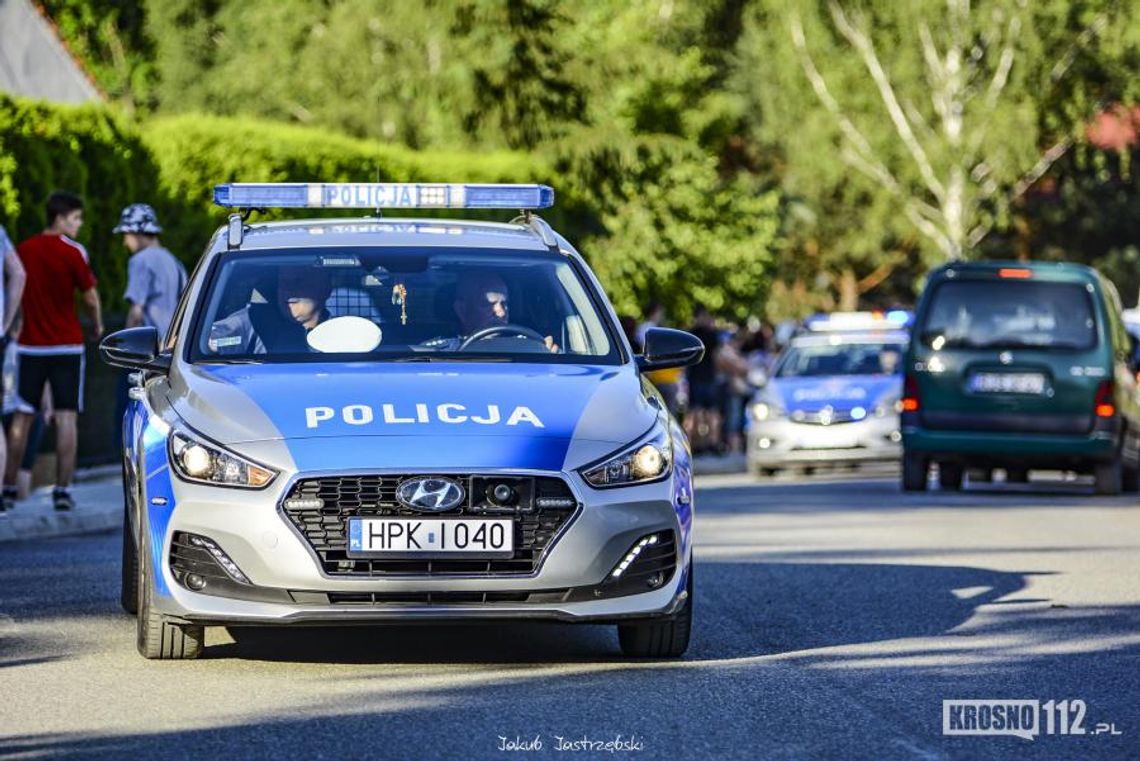 6-latka zgubiła się nad Jeziorem Solińskim. Policjanct pomógł ją szybko odnaleźć