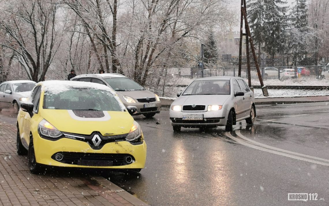 ? 69-latek nie udzielił pierwszeństwa przejazdu. Zderzenie czterech samochodów w Krośnie