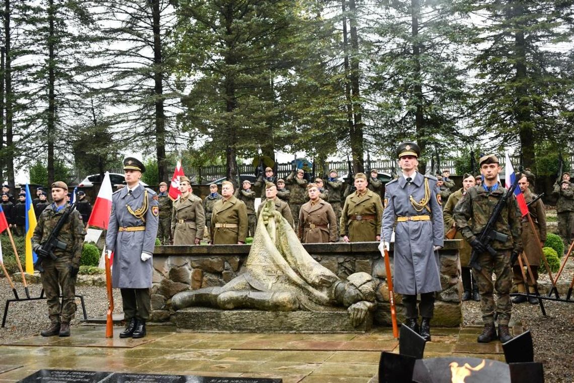 80. rocznica operacji karpacko-dukielskiej. Uczczono pamięć poległych w "Dolinie Śmierci"