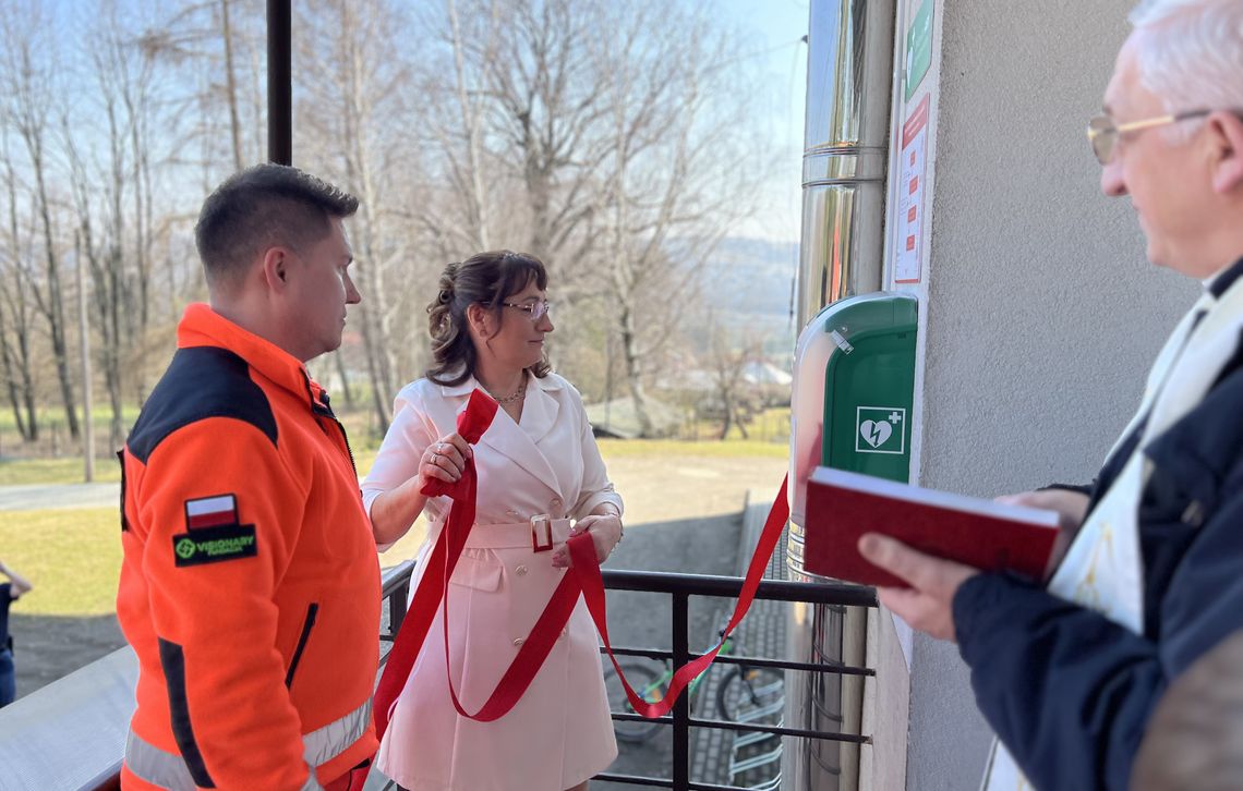 AED przy szkole w Wietrznie. Każdy może pomóc w ratowaniu życia AED przy szkole w Wietrznie. Każdy może pomóc w ratowaniu życia