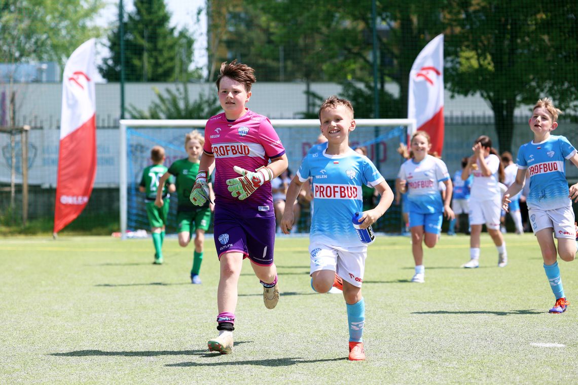 Akademia Piłkarska Beniaminek Krosno świętowała 18 urodziny i Dzień Dziecka