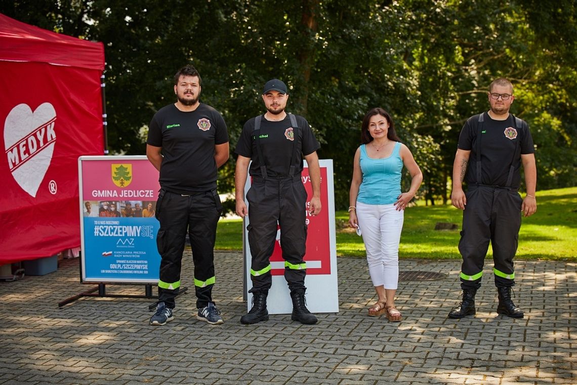 Akcję "Szczepimy się" promowali strażacy OSP Jedlicze-Męcinka