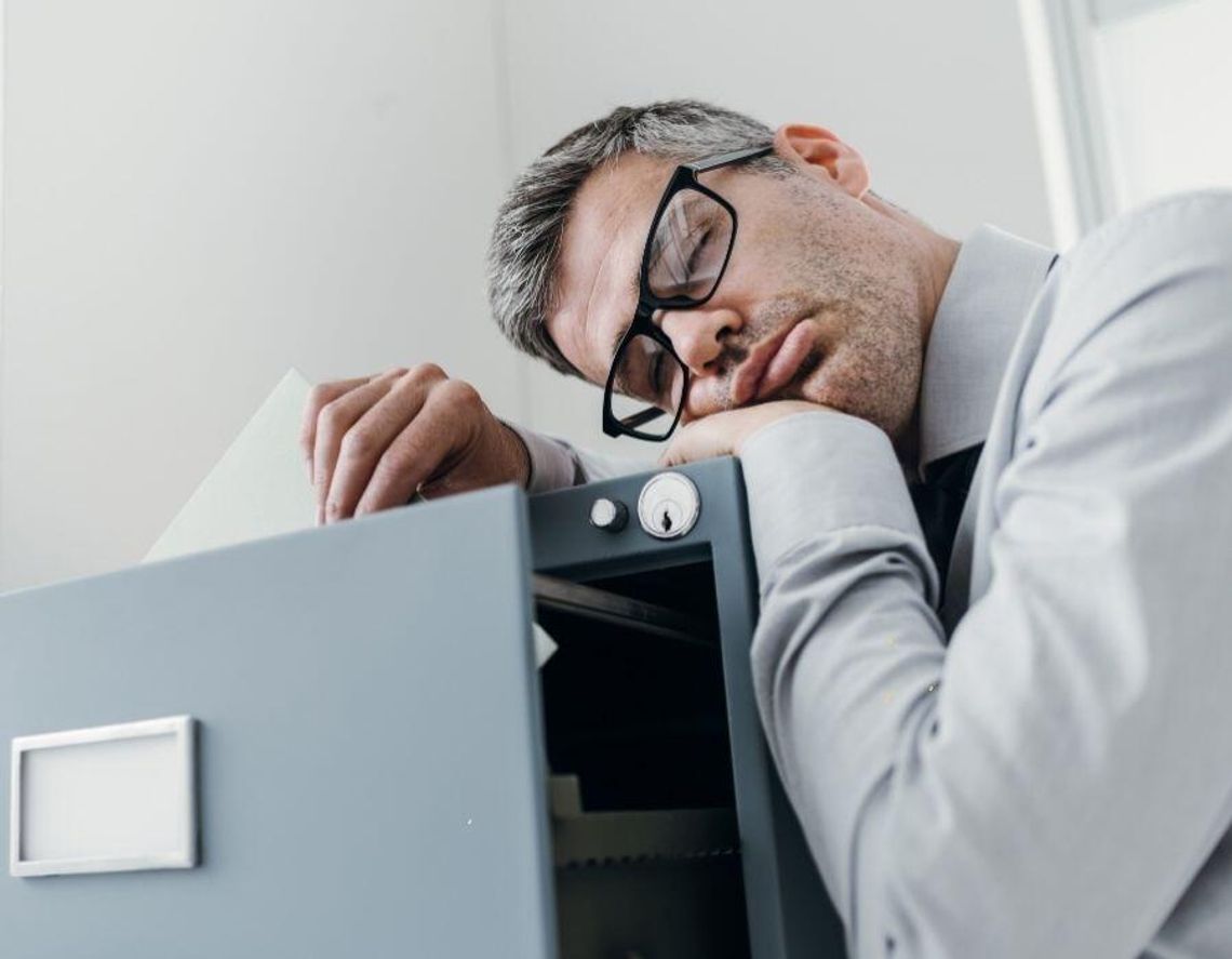 Alkohol wyłącza z pracy. Rośnie liczba L4 z kodem C