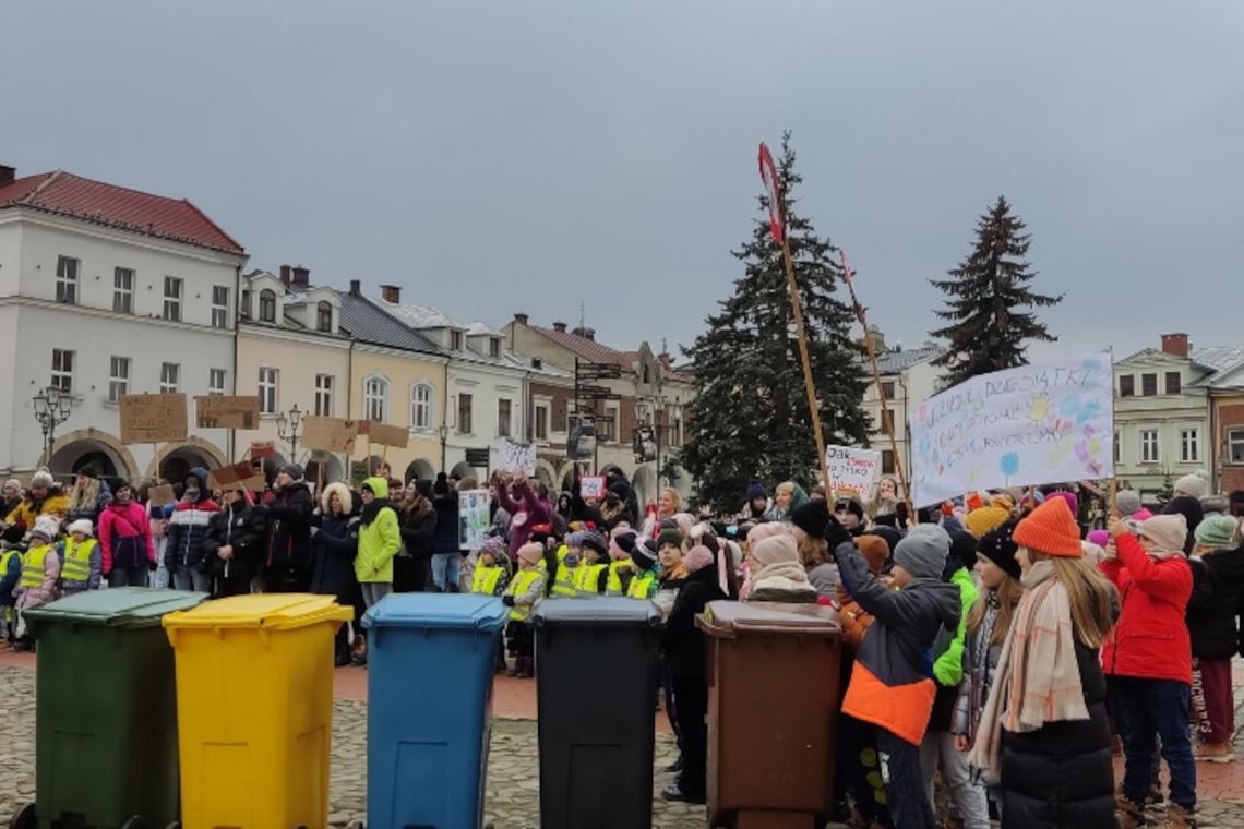 Antysmogowy happening na krośnieńskim rynku